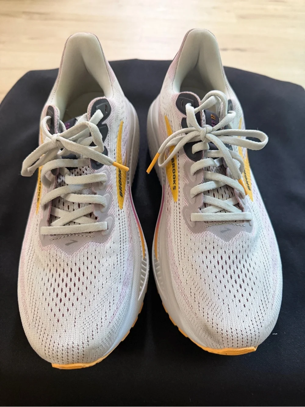 Brooks Ghost 17Women’s Gray Running Shoes Pink and Yellow Gradient Accents